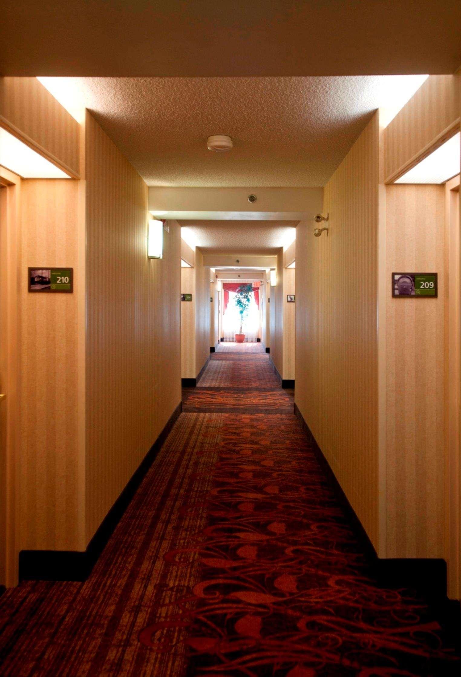 Hampton Inn Toronto-Mississauga West Interior photo