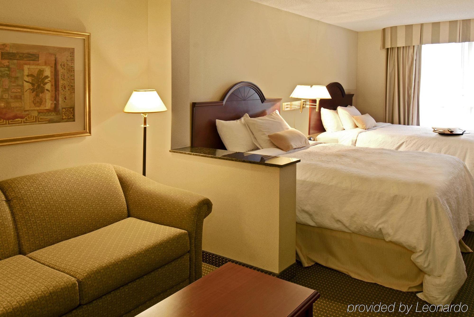 Hampton Inn Toronto-Mississauga West Room photo