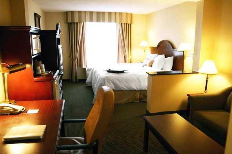 Hampton Inn Toronto-Mississauga West Room photo